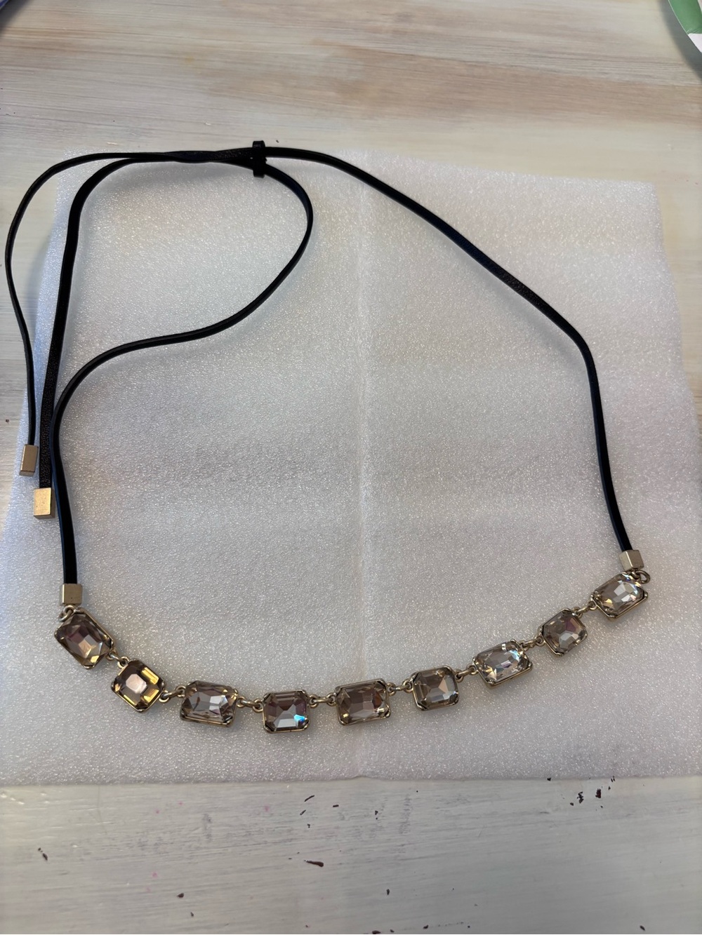 EUC Stella & Dot Reese Sparkle Necklace Gold Tone Adjustable Leather Cord